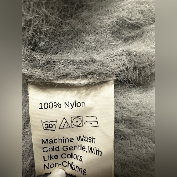 🎀 WOMEN’S FUZZY NYLON BUTTON UP CARDIGAN 🎀 - Picture 3 of 3